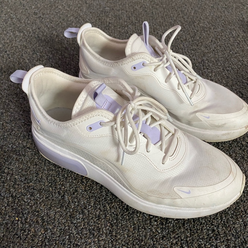 Nike runners (women’s)